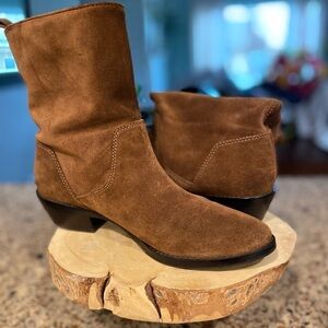 VIA SPIGA Brown suede pull on boots size 7M